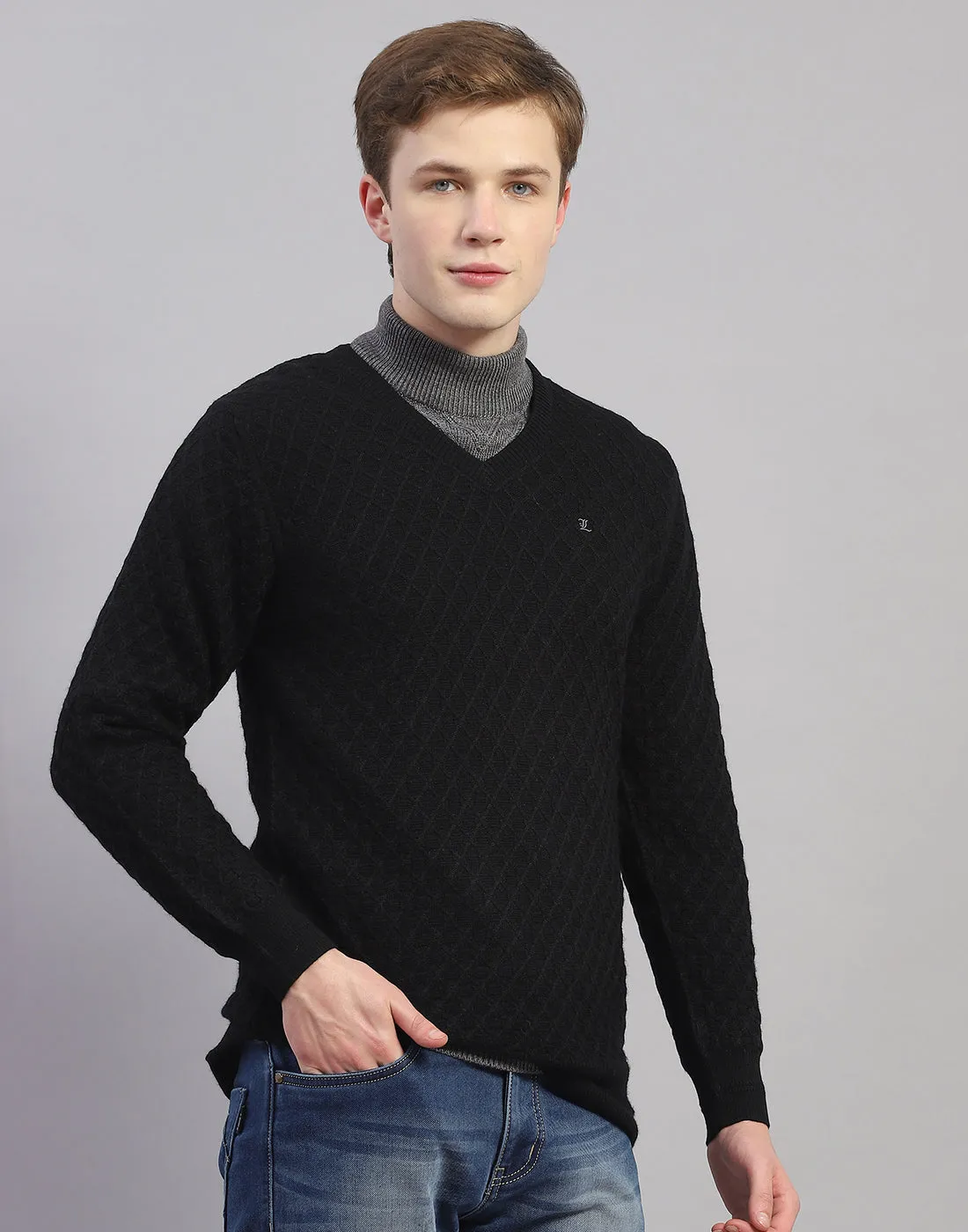 Men Black Solid V Neck Full Sleeve Pullover